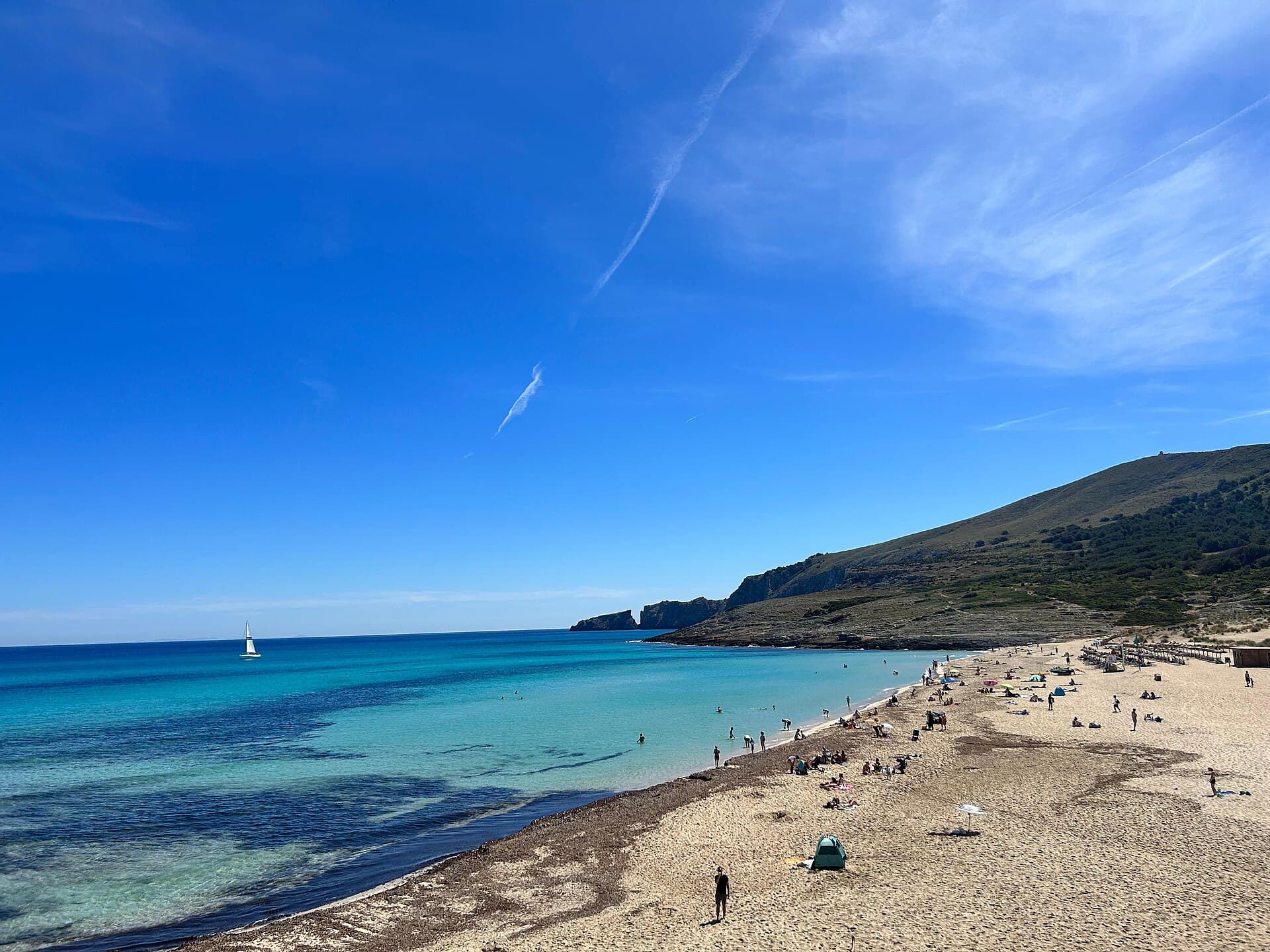 Cala de aguas turquesa en Mallorca